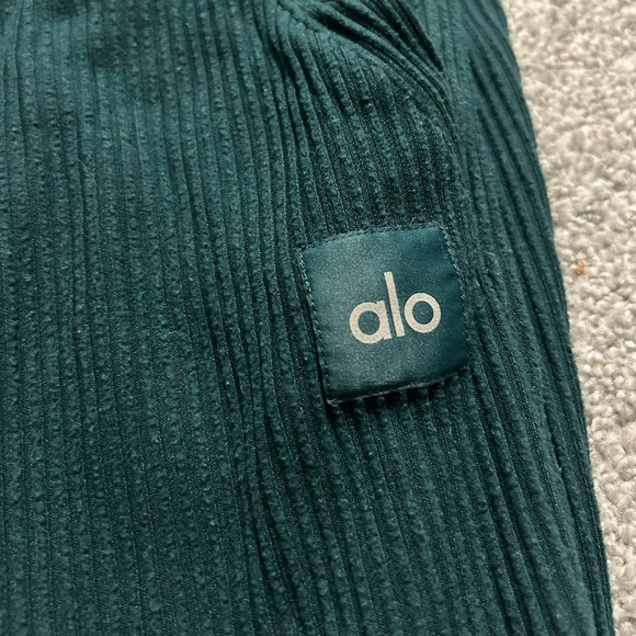 Alo Yoga
Muse Sweatpant - Midnight Green - Picture 3 of 6